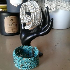 Pulsera en alambres.